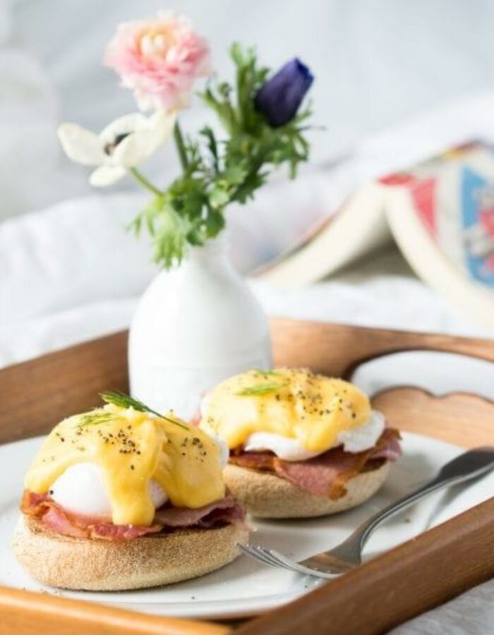 Eggs-Benedict4-600×600-1