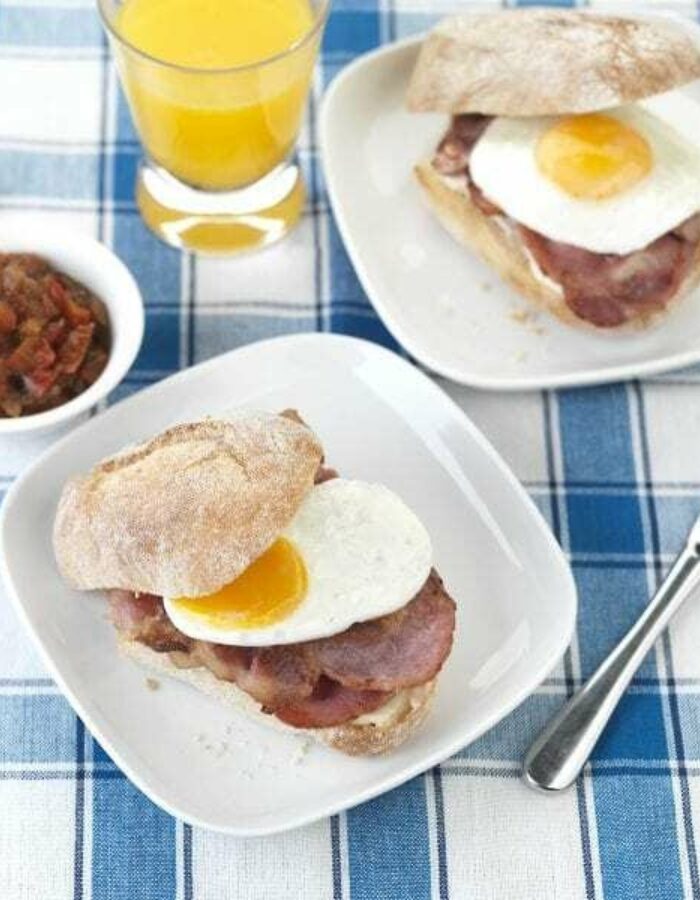 cafe-style-bacon-and-egg-roll-2-600×600-1_2022-08-10-081356_lqch